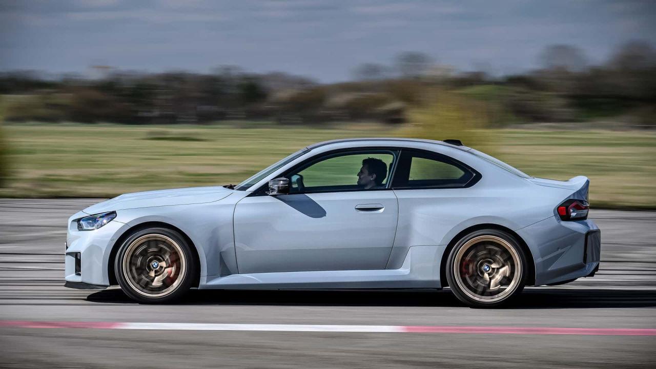 BMW M2 CS, manuel tutkunlarını üzse de rekor kıran performansıyla göz dolduruyor.