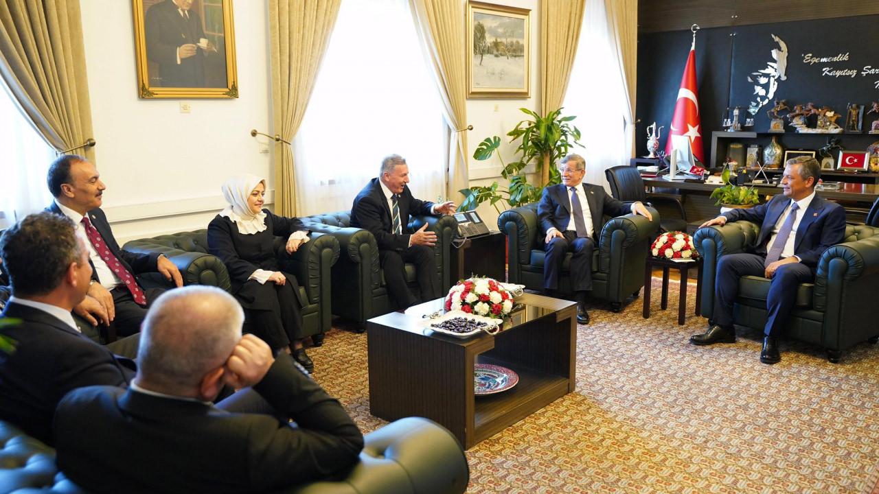 CHP Genel Başkanı Özel, Gelecek Partisi Genel Başkanı Davutoğlu ile görüştü