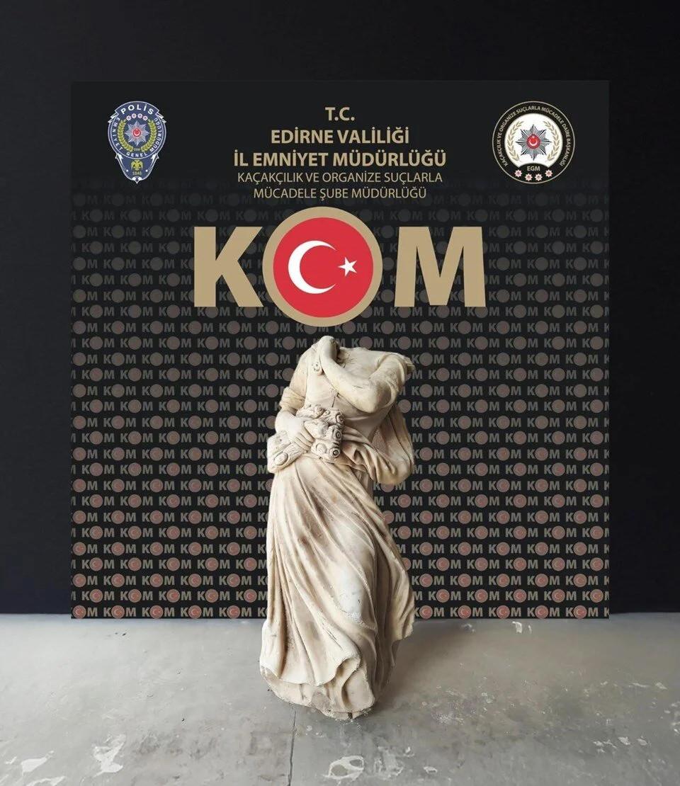 Ele geçirilen ikonik kadın heykeli