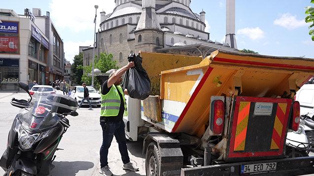 Ekipler, 8 sosyal tesis ve Bağ-Kafe’yi dolaşarak kahve posası topluyor. 