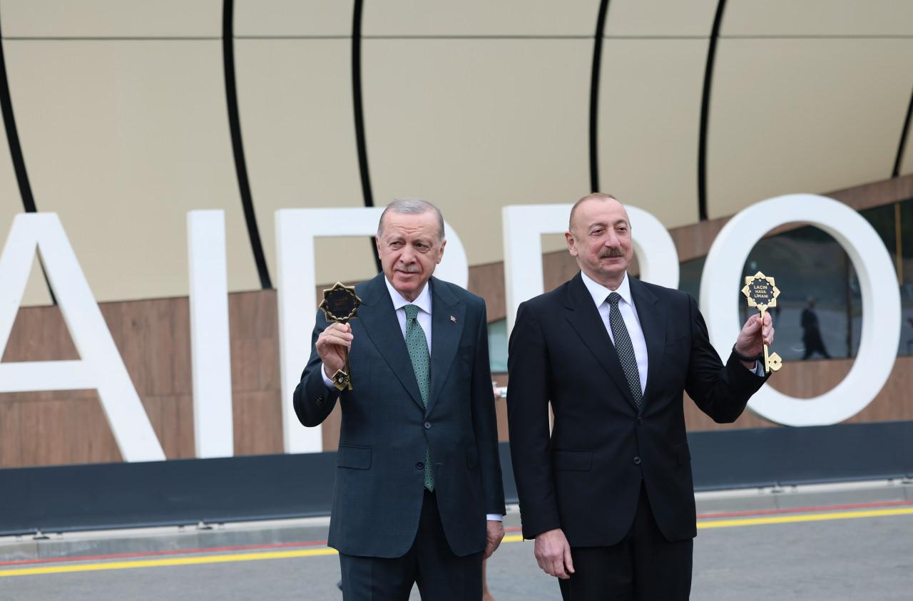 Havalimanı açılışını birlikte Erdoğan ve Aliyev gerçekleştirdi.