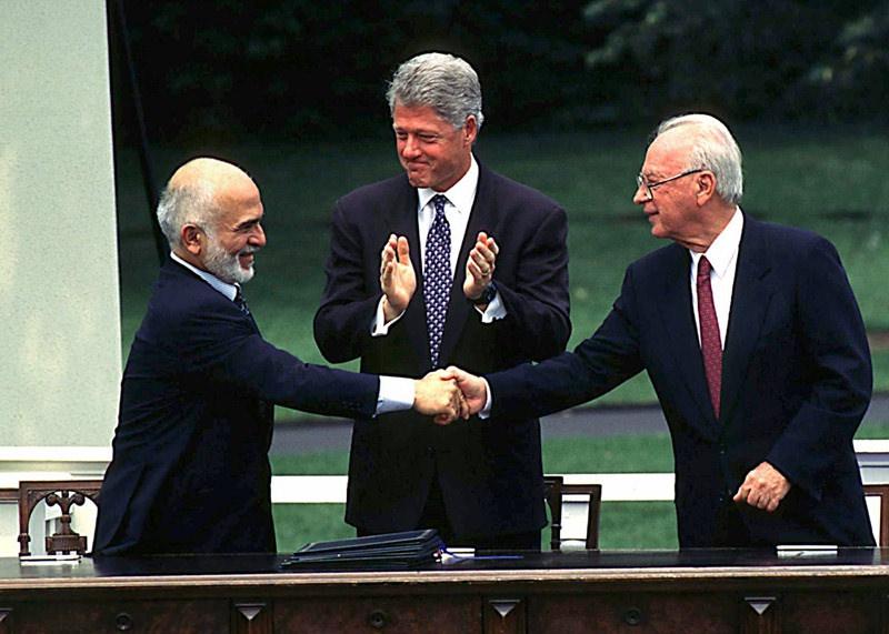 Ürdün Kralı Hüseyin, ABD Başkanı Clinton ve İsrail Başbakanı Yitshak Rabin