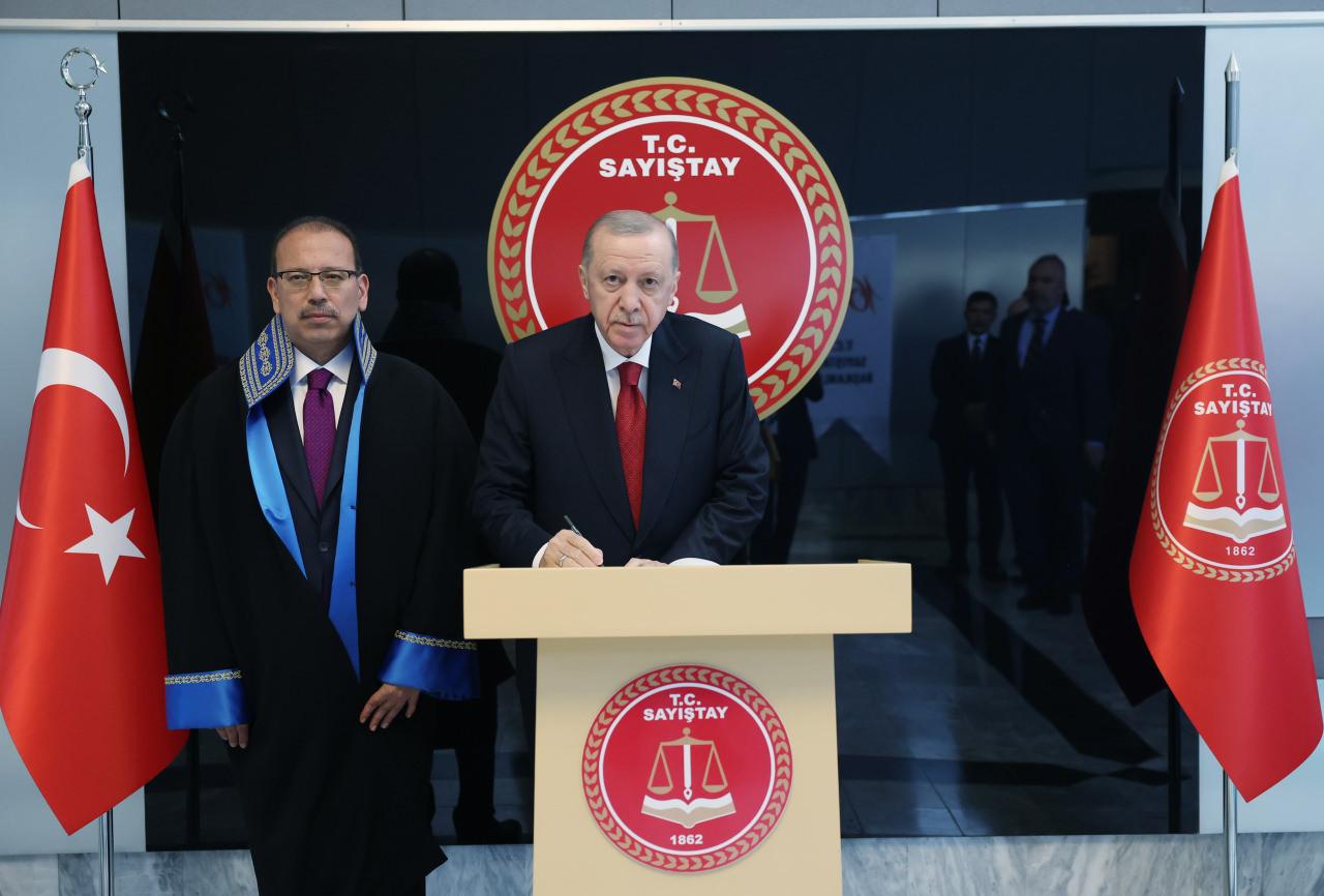 Cumhurbaşkanı Recep Tayyip Erdoğan, Sayıştay Başkanlığı Konferans Salonu'nda Sayıştay'ın 163. kuruluş yıl dönümü programına katıldı.