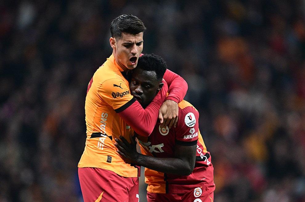 Alvaro Morata ile Davinson Sanchez