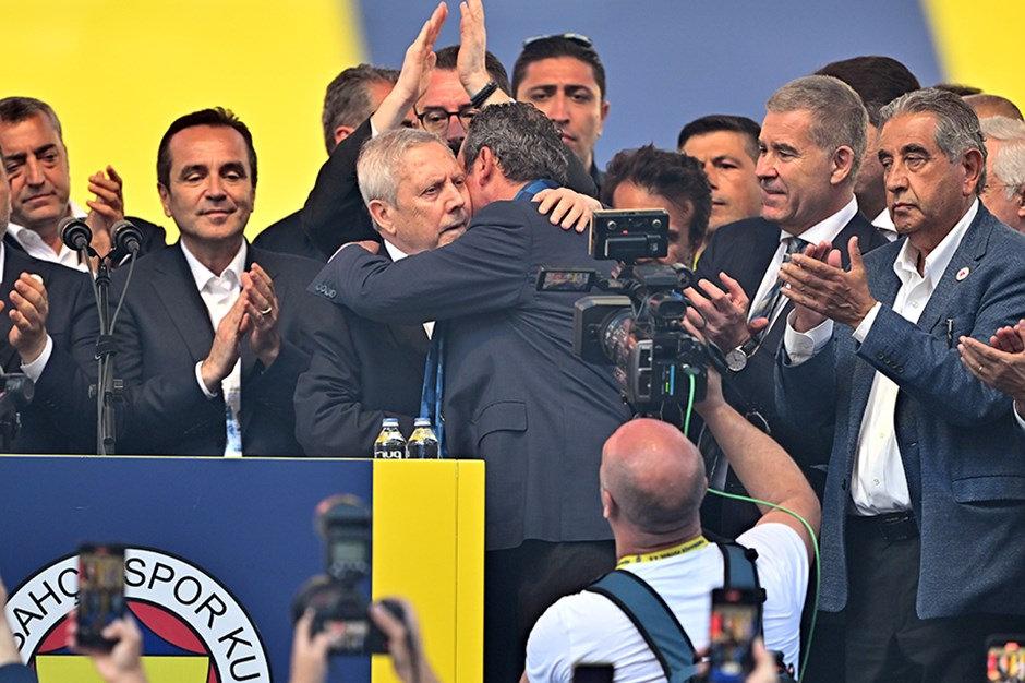 Fenerbahçe başkanı Ali Koç ve Fenerbahçe'nin eski başkanı Aziz Yıldırım