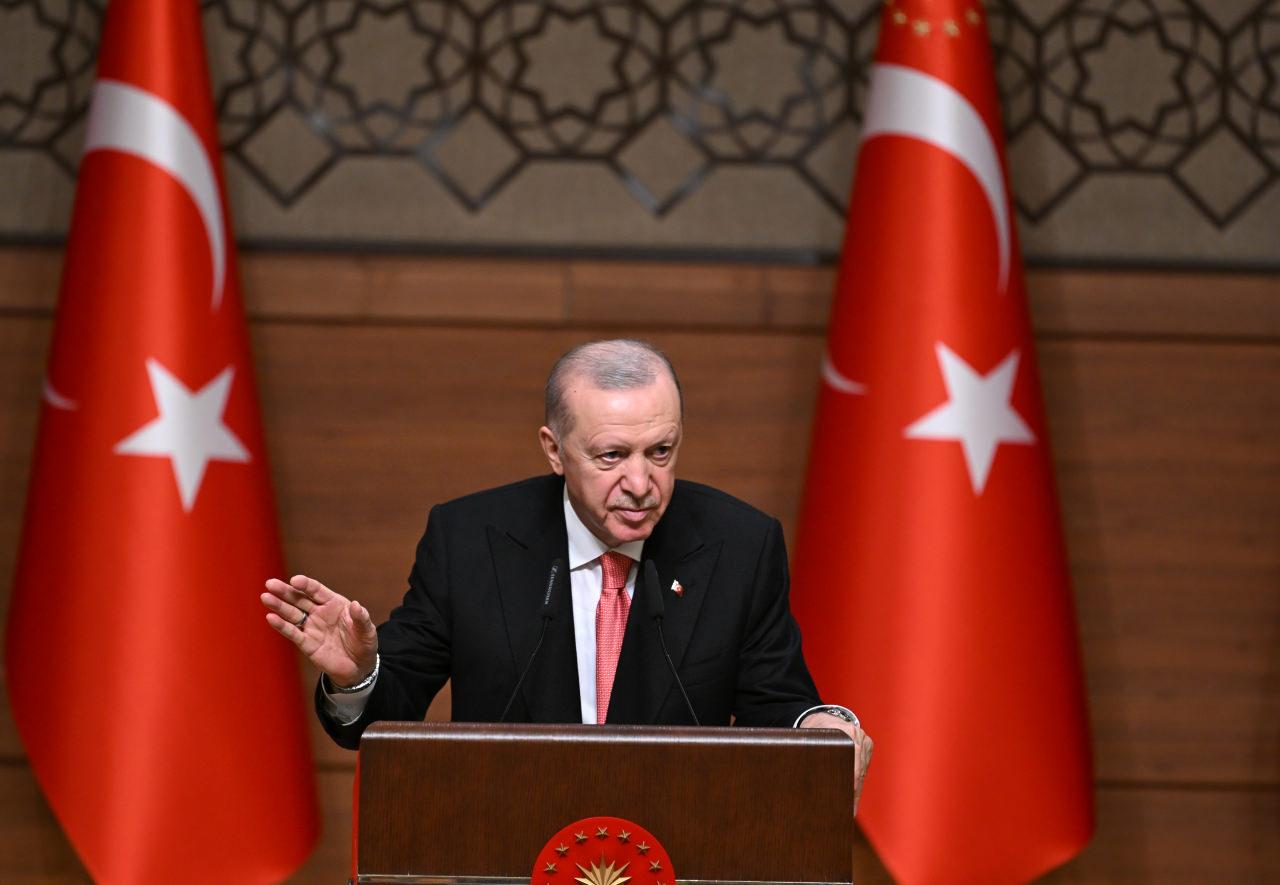 Cumhurbaşkanı Erdoğan, Cumhurbaşkanlığı Külliyesi'nde Etik Eğitimi ve Etik Eğiticisi Yetiştirilmesi İşbirliği Protokolü İmza Töreni'ne katılarak konuşma yaptı.