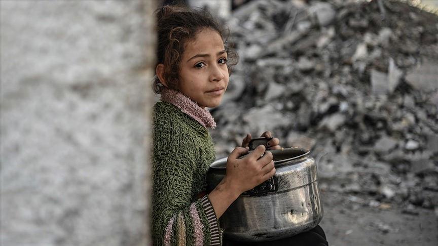 Gazze'de sistematik aç bırakma politikası nedeniyle 80 günde 326 Filistinli hayatını kaybetti.