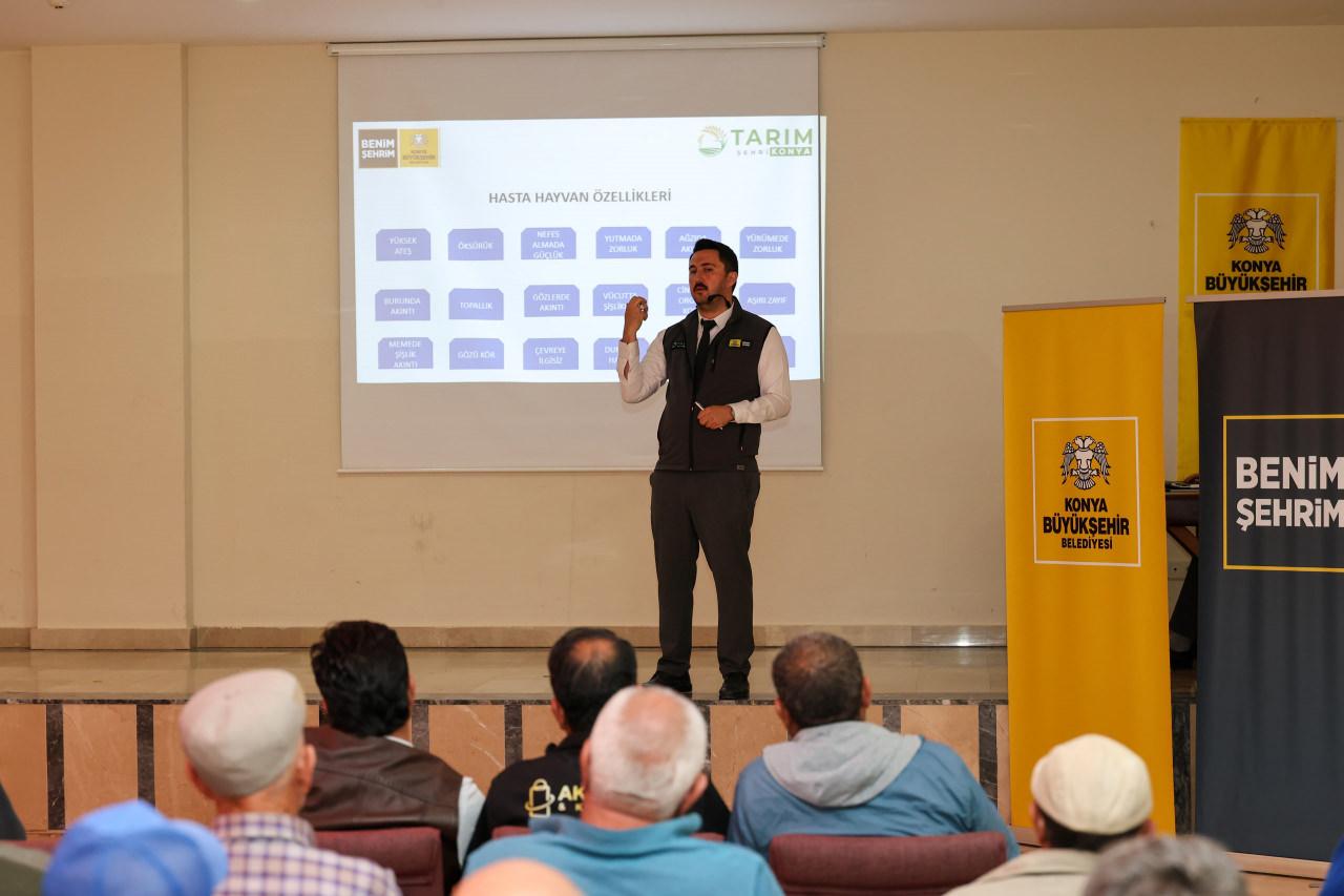 Uzmanlar tarafından vatandaşlara kurban ve hijyen eğitimi verildi. 