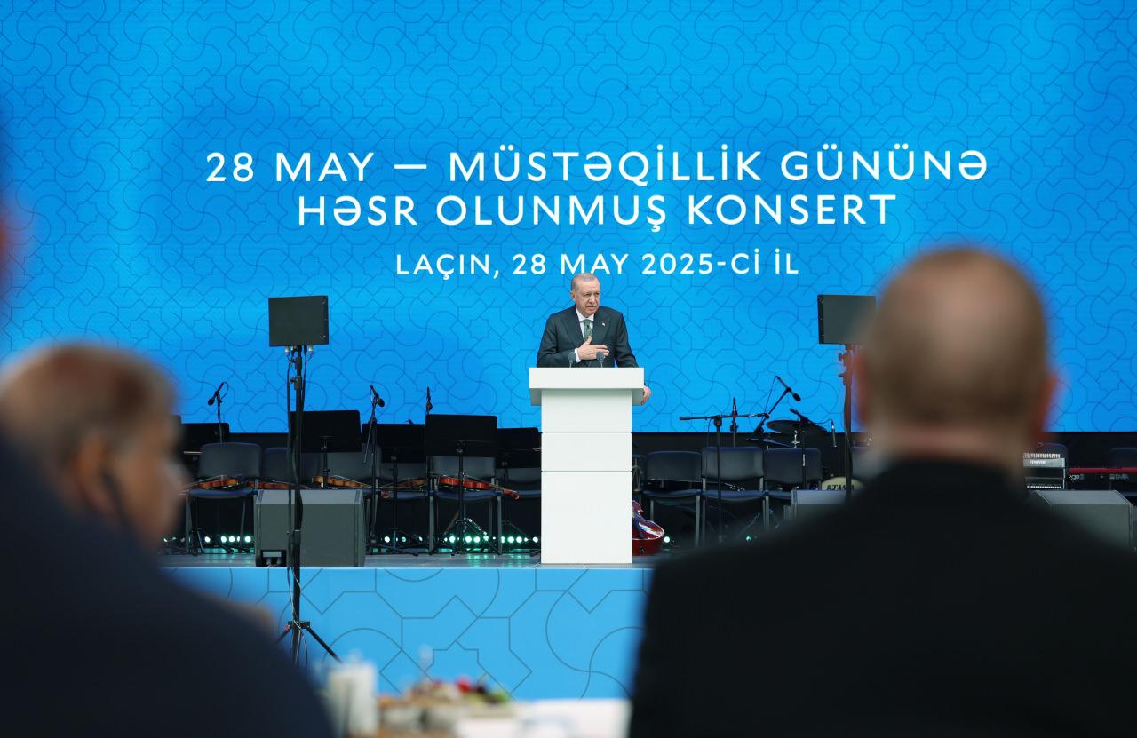 Cumhurbaşkanı Recep Tayyip Erdoğan, Azerbaycan'ın Laçın kentinde düzenlenen, ''Azerbaycan Bağımsızlık Günü'' programında konuştu. 
