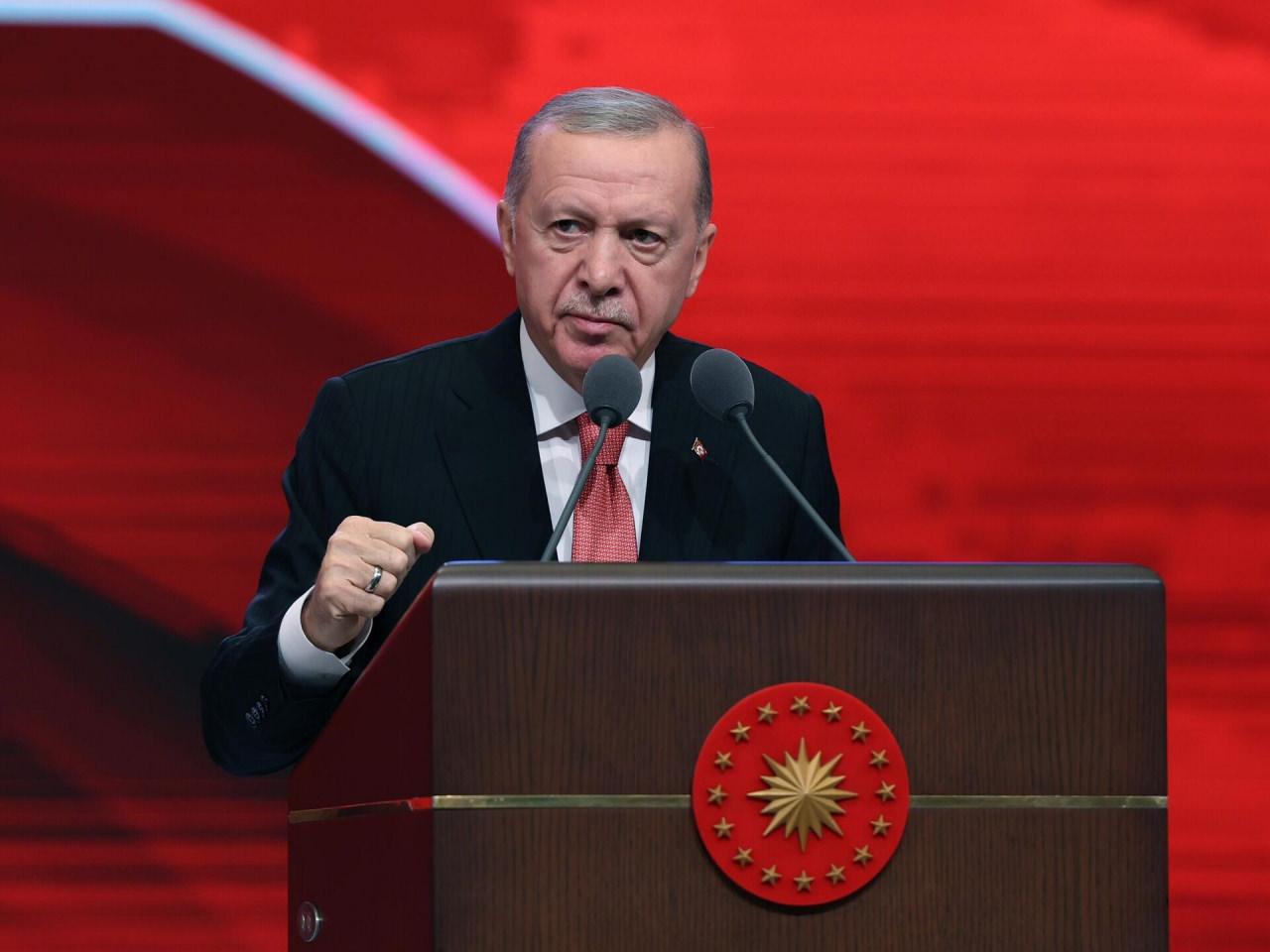 Cumhurbaşkanı Erdoğan, Etik Eğitimi ve Etik Eğiticisi Yetiştirilmesi İşbirliği Protokolü İmza Töreni'nde açıklamalarda bulunuyor.