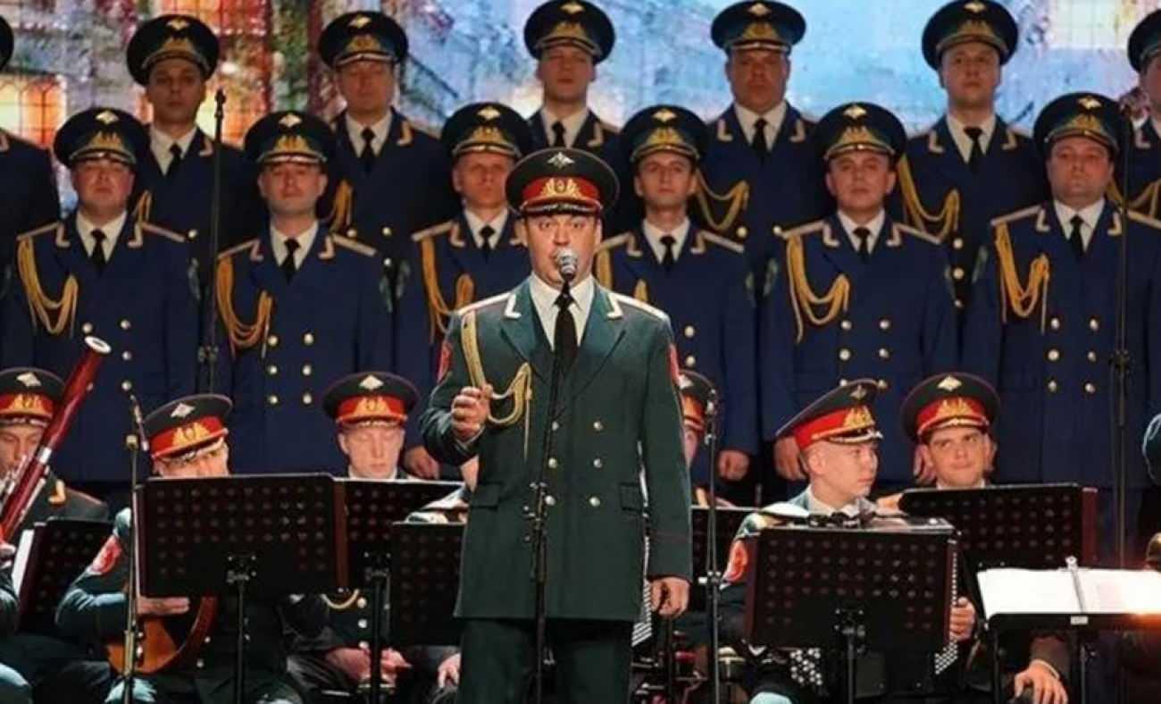 Rus Kızılordu İstanbul'da fırtına estirdi! Neşet Ertaş sürprizi tüyleri diken diken etti