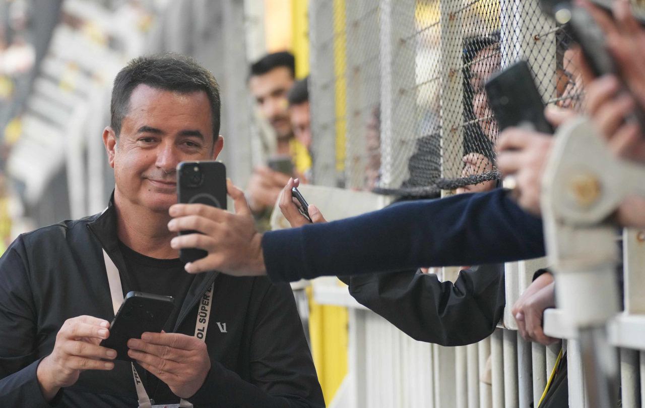 Aynı zamanda Fenerbahçe Asbaşkanı olan Acun Ilıcalı Kadıköy'de