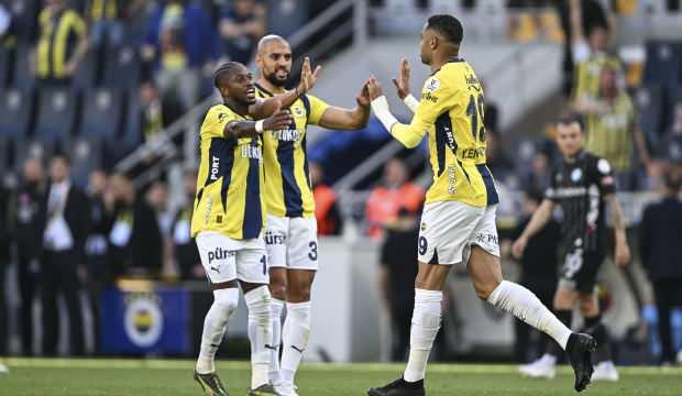 Tepkilerin altında kariyer rekorunu kırdı!