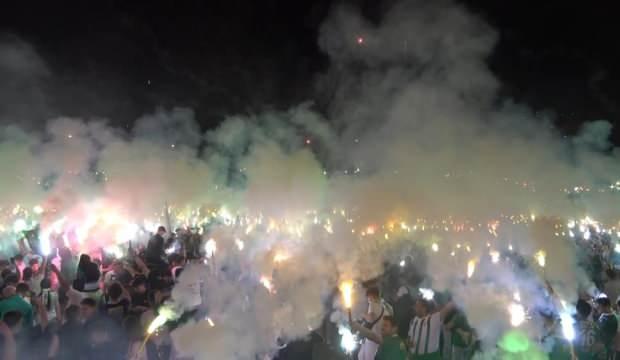 Süper Lig'in eski efsanesi kuruluş yılını kutladı! Binlerce meşale yandı