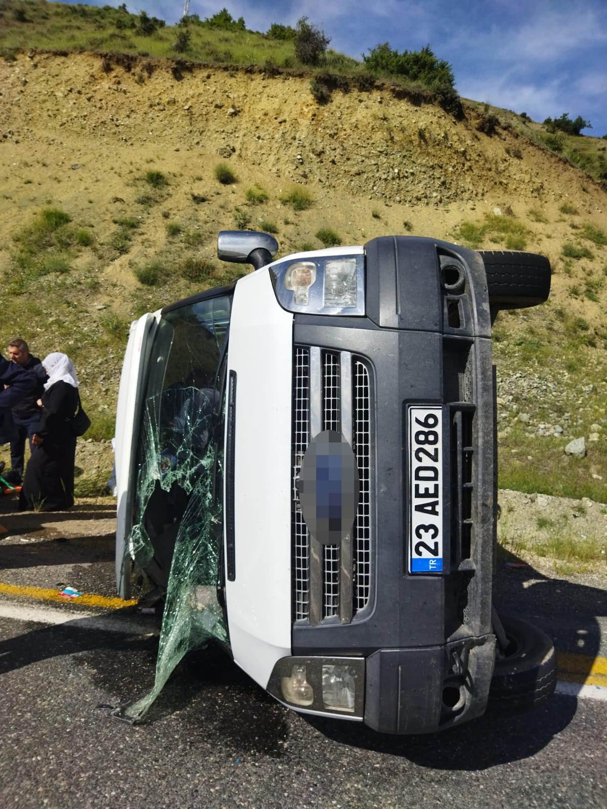 7 kişinin yaralandığı takla atan minibüsün son hali