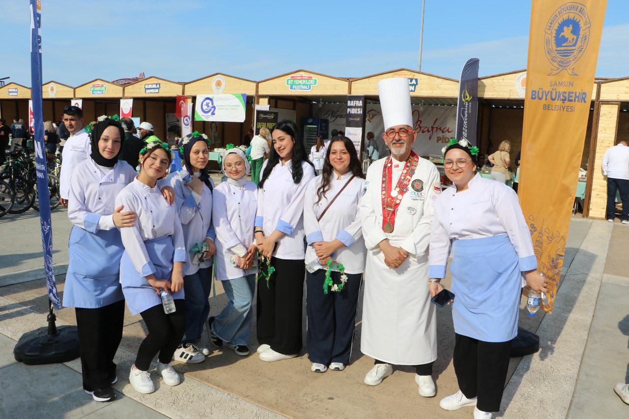 Isırgan otundan yapılan dondurma ilgi odağı oldu.