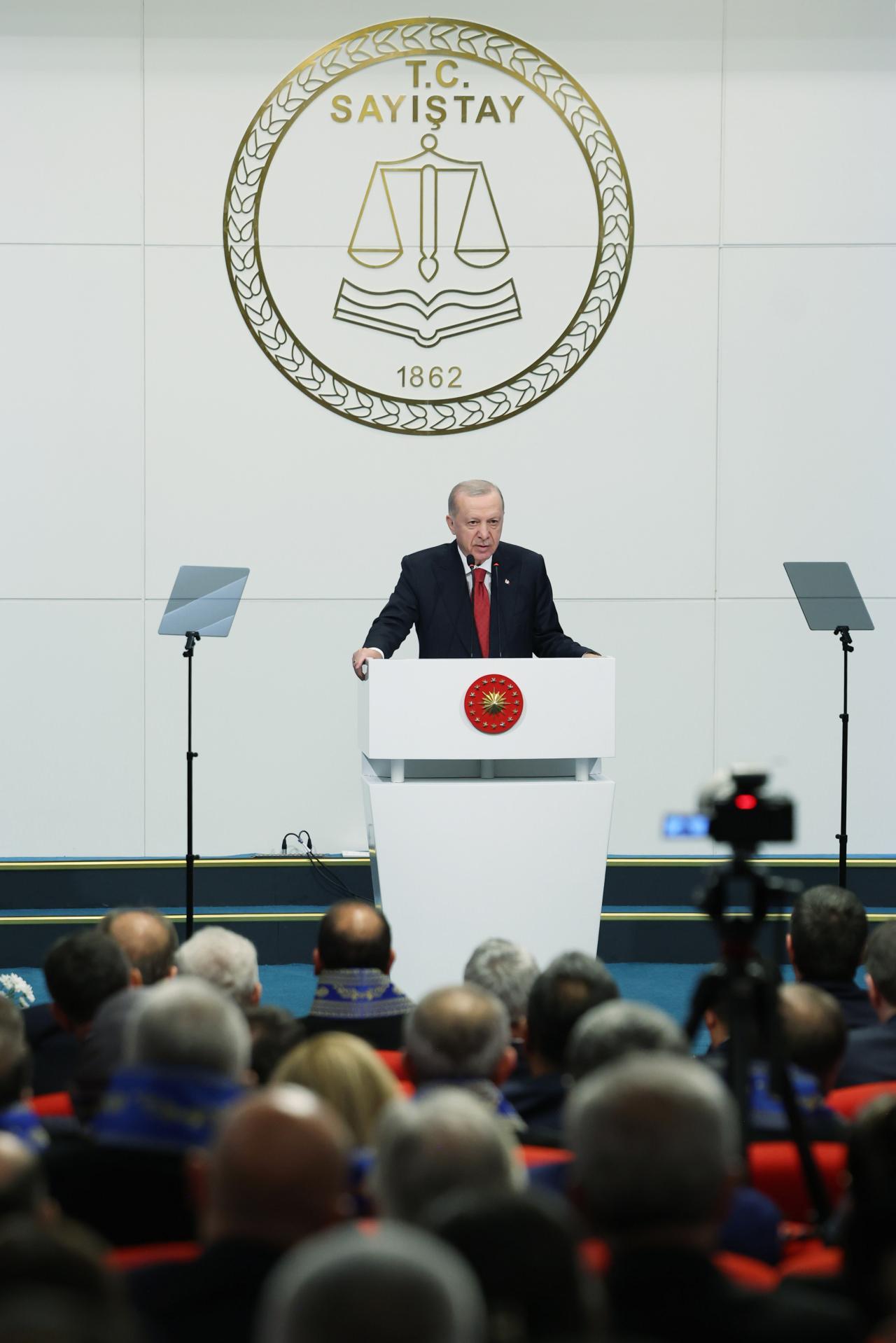 Erdoğan, programda önemli açıklamalarda bulundu. 