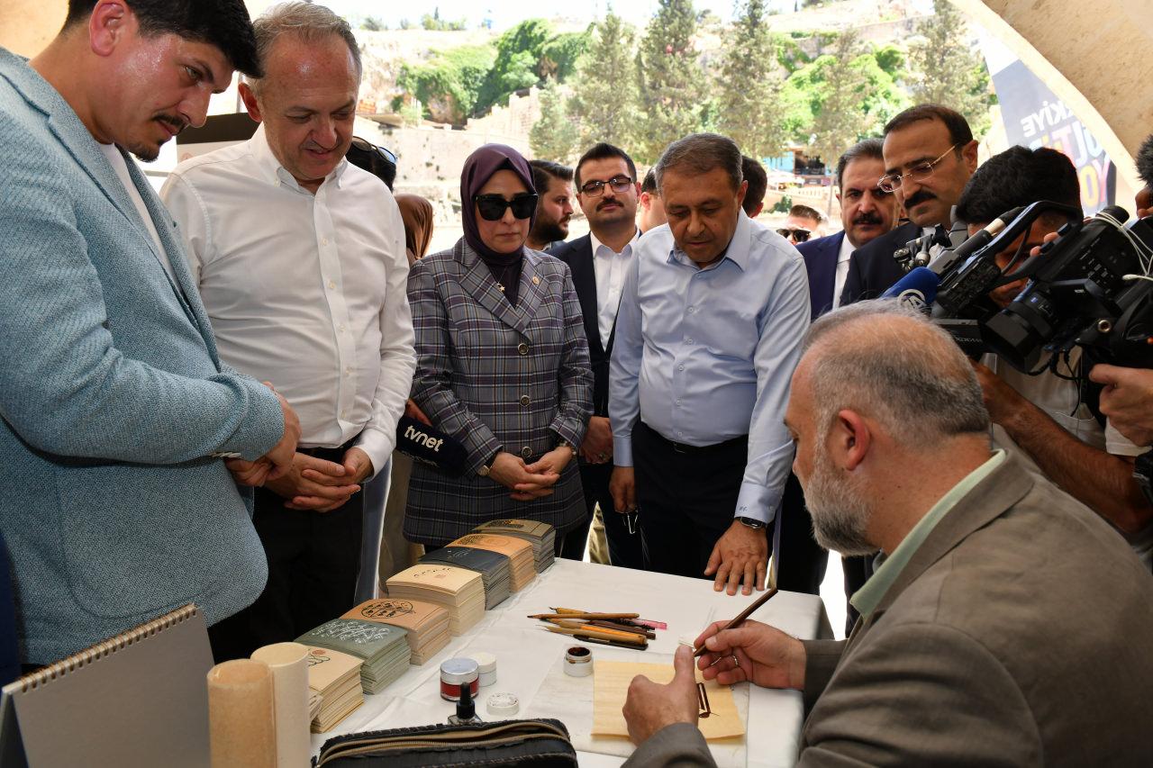 Kültür ve Turizm Bakanlığı desteği ve Ziraat Katılım’ın sponsorluğunda düzenlenen sergi, 24 Mayıs – 24 Haziran tarihleri arasında Şanlıurfalıların beğenisine sunulacak.