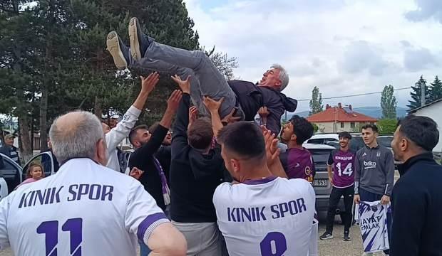 246 kişilik köyün takımı bir ilki başardı: Genci yaşlısı sokaklara döküldü