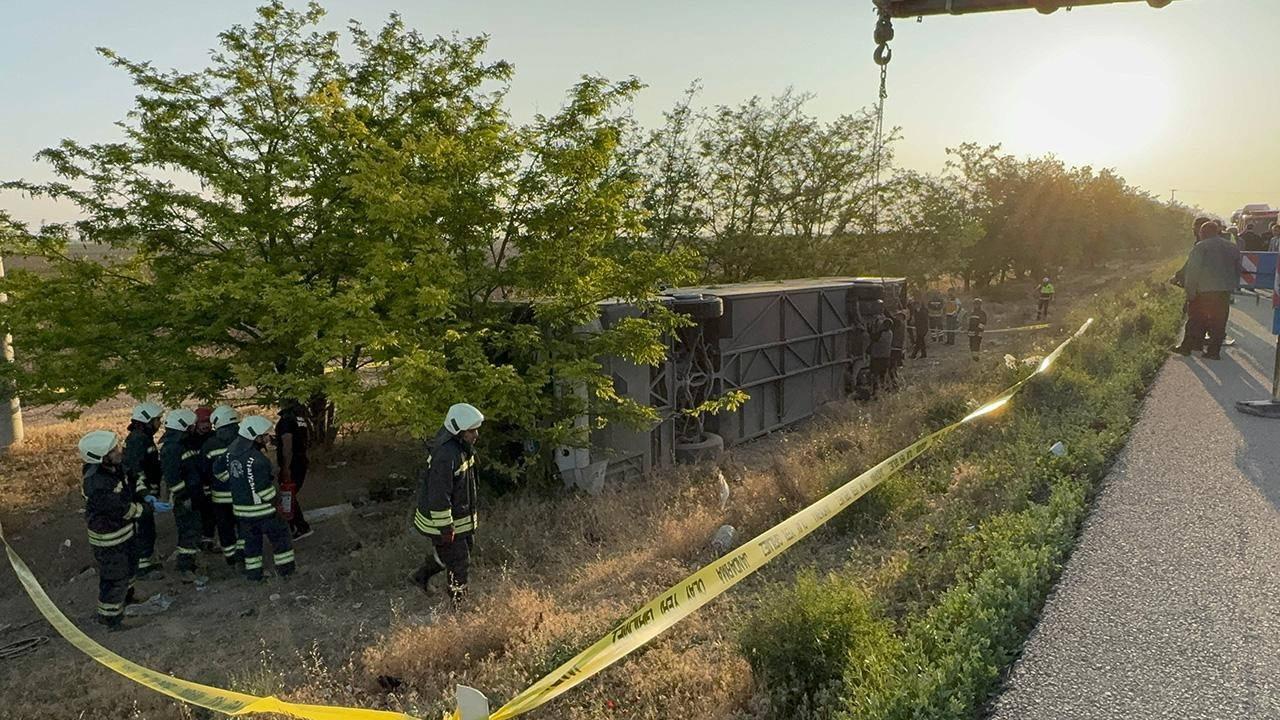 Konya'da yolcu otobüsü devrildi: 1 ölü, 26 yaralı