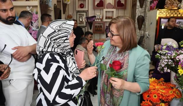 Başkan Şahin, vatandaşlarla bayramlaştı