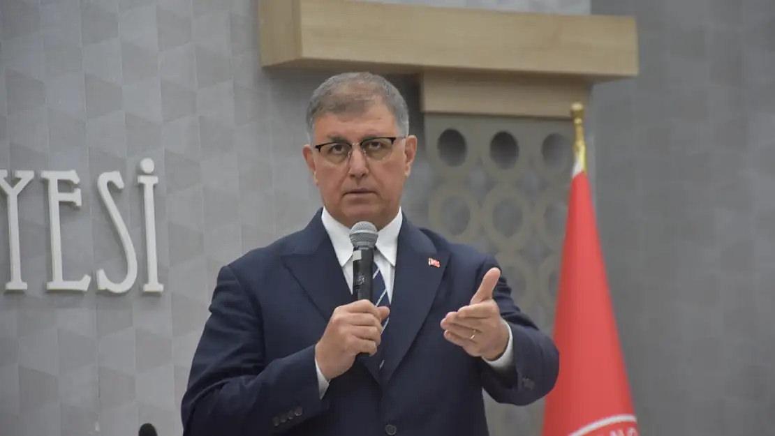 İzmir Büyükşehir Belediye Başkanı Cemil Tugay