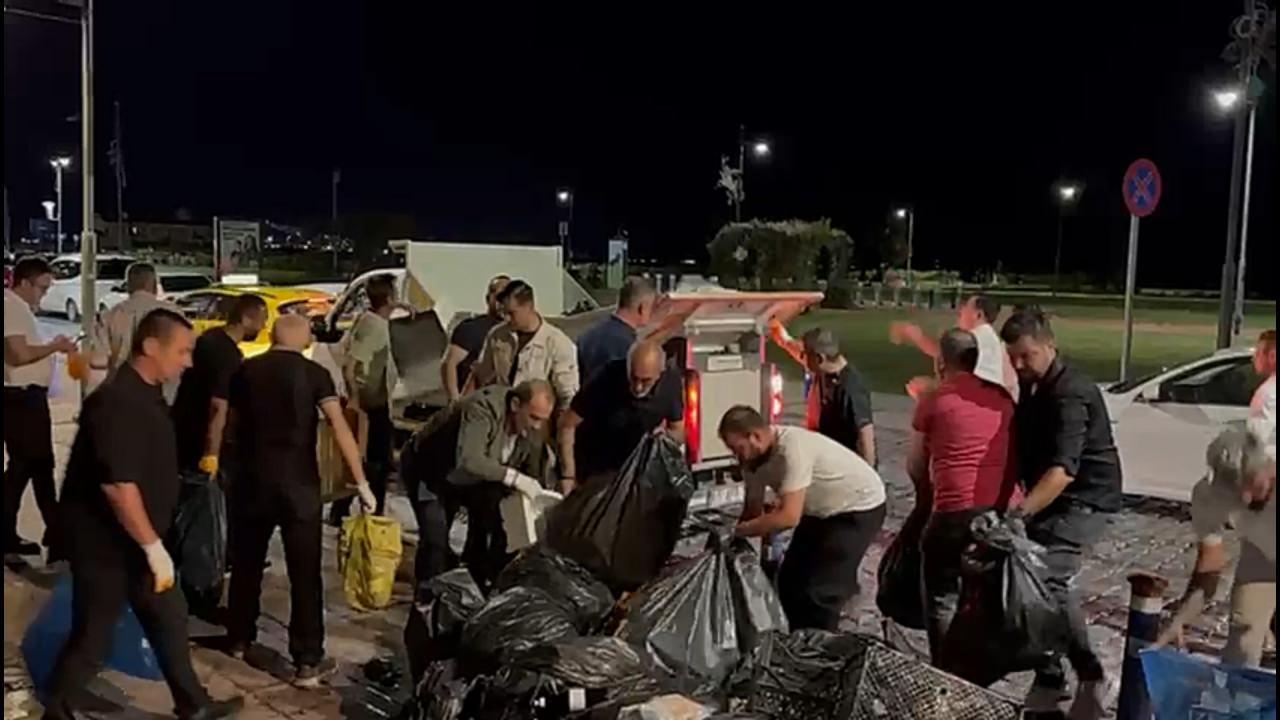 İzmir’de dün akşam grev yapan bazı belediye personelleri, çöpleri toplayan vatandaşlara saldırdı.