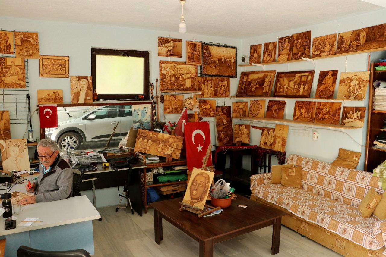 Tekirdağ'da 74 yaşındaki usta, 29 yıldır ahşap yakma sanatını icra ediyor