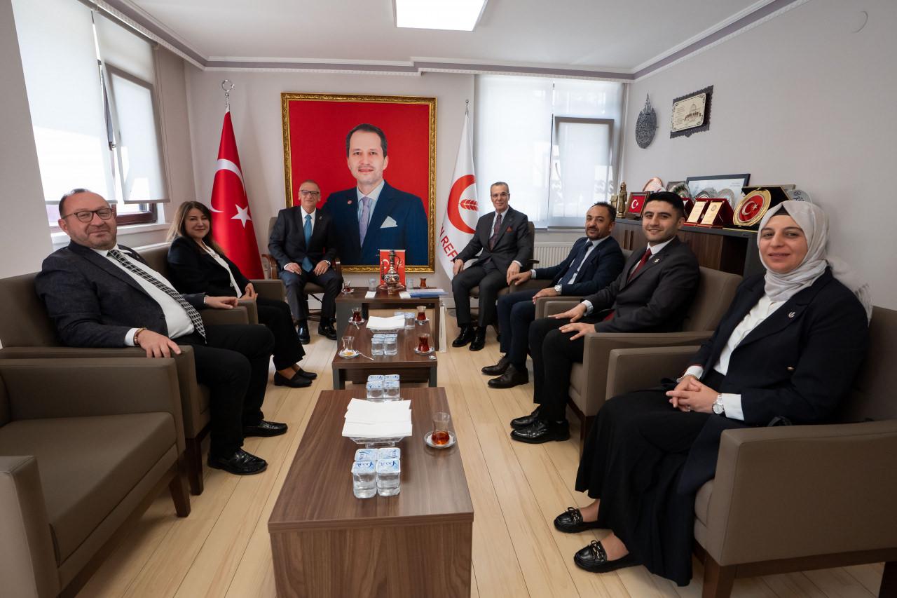 Yeniden Refah Partisi, Kurban Bayramı dolayısıyla düzenlenen siyasi partiler arası bayramlaşma programı kapsamında heyetleri ağırladı.