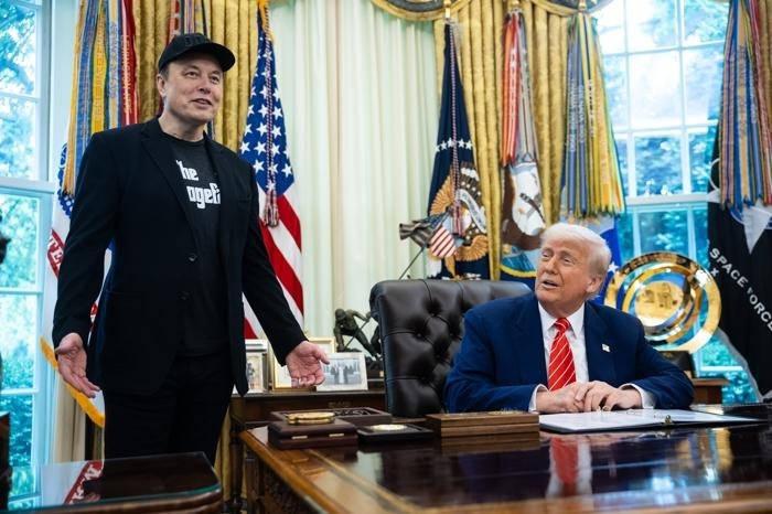 Trump ve Musk ipleri kopardı.