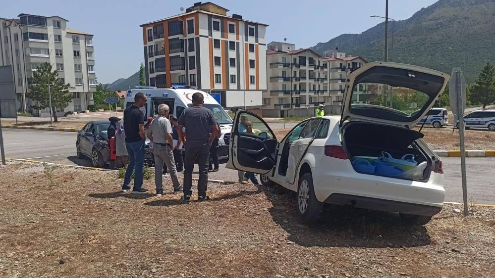 Konya'da iki otomobil çarpıştı