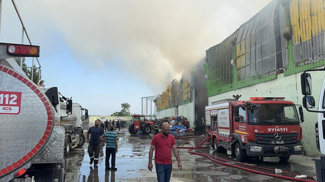 Adana'da geri dönüşüm tesisinde çıkan yangın kontrol altına alındı.