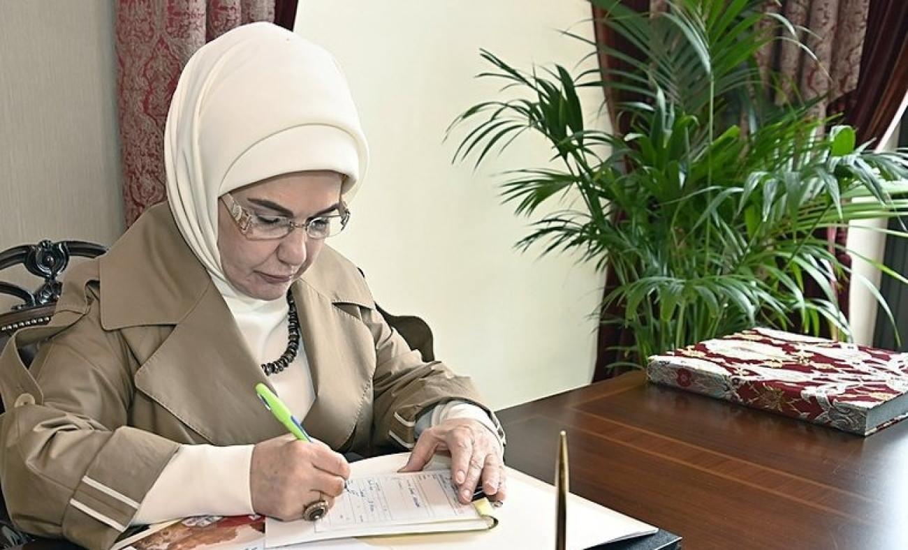 Emine Erdoğan kurbanını Türk Kızılay'a bağışladı