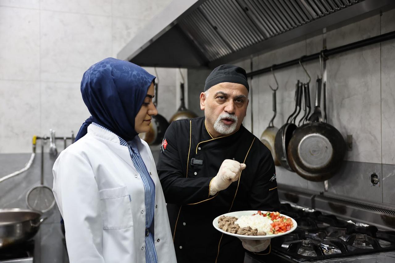Bağcılar Belediyesi personeli diyetisyen Kübra Kaynar