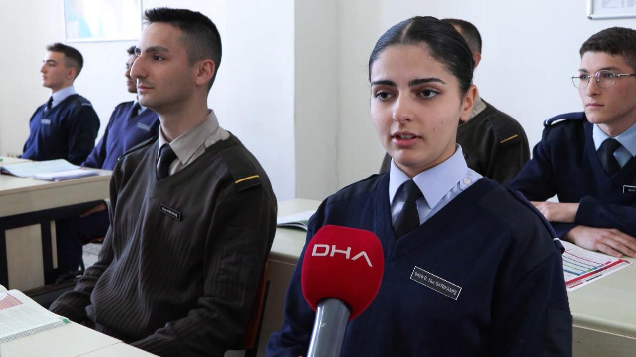 Harbiyeli öğrenci Esmanur Sarıkamış