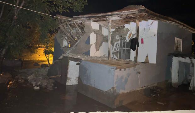 Kırşehir’de sel: 1 ev yıkıldı, 3 ev ağır hasar gördü!