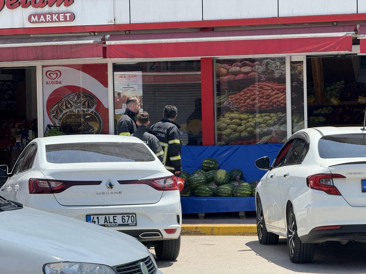 21 yaşındaki Sevde K. elini makineye kaptırdı.