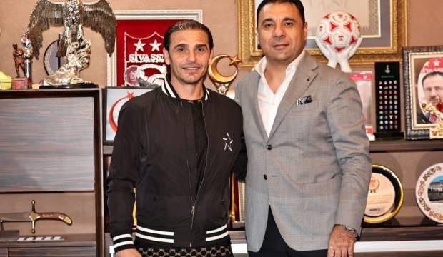 Sivasspor'da sportif direktörle yollar ayrıldı