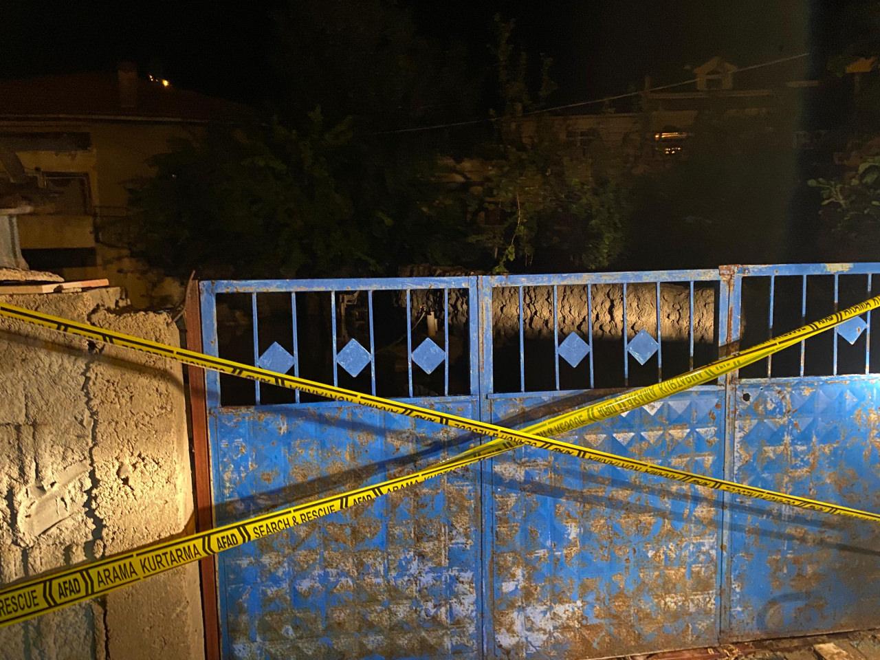 Sağanak sonrası Kırşehir'de oluşan sel nedeniyle bazı evler boşaltılarak güvenlik önlemleri alındı.
