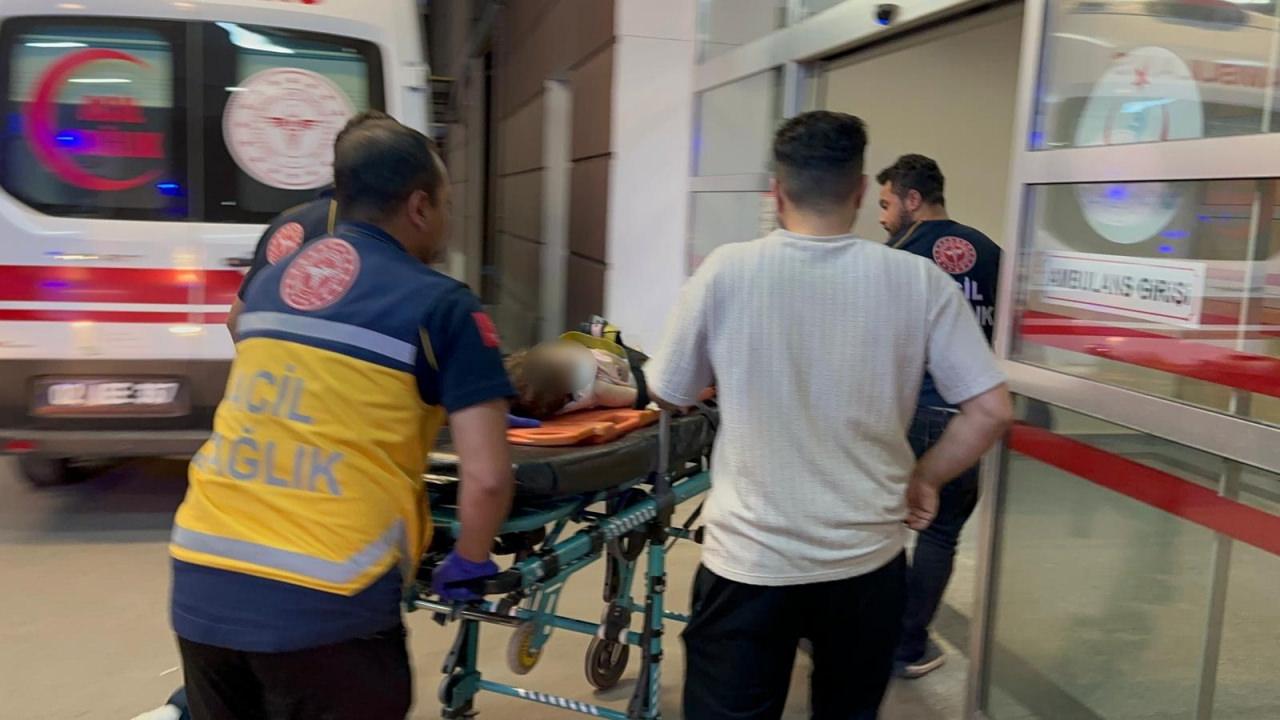 E.B. (2) isimli çocuk hastaneye kaldırıldı. 