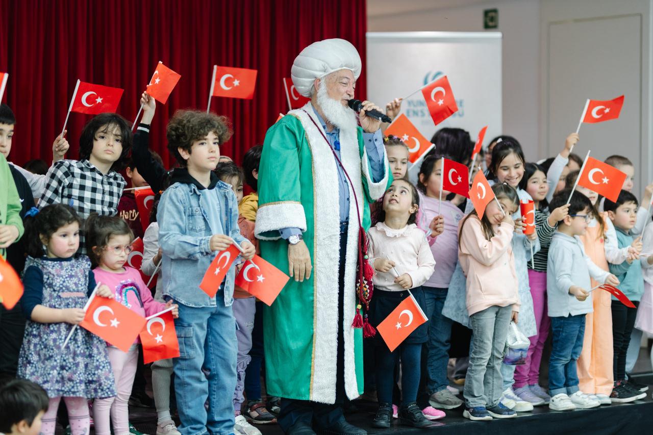 Çocuklara yönelik tiyatro çalışmalarıyla tanınan oyuncu, programcı, sunucu ve yönetmen Hüseyin Goncagül hayatını kaybetti.