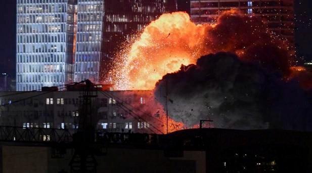 İran Tel-Aviv'e füze saldırıları gerçekleştiriyor