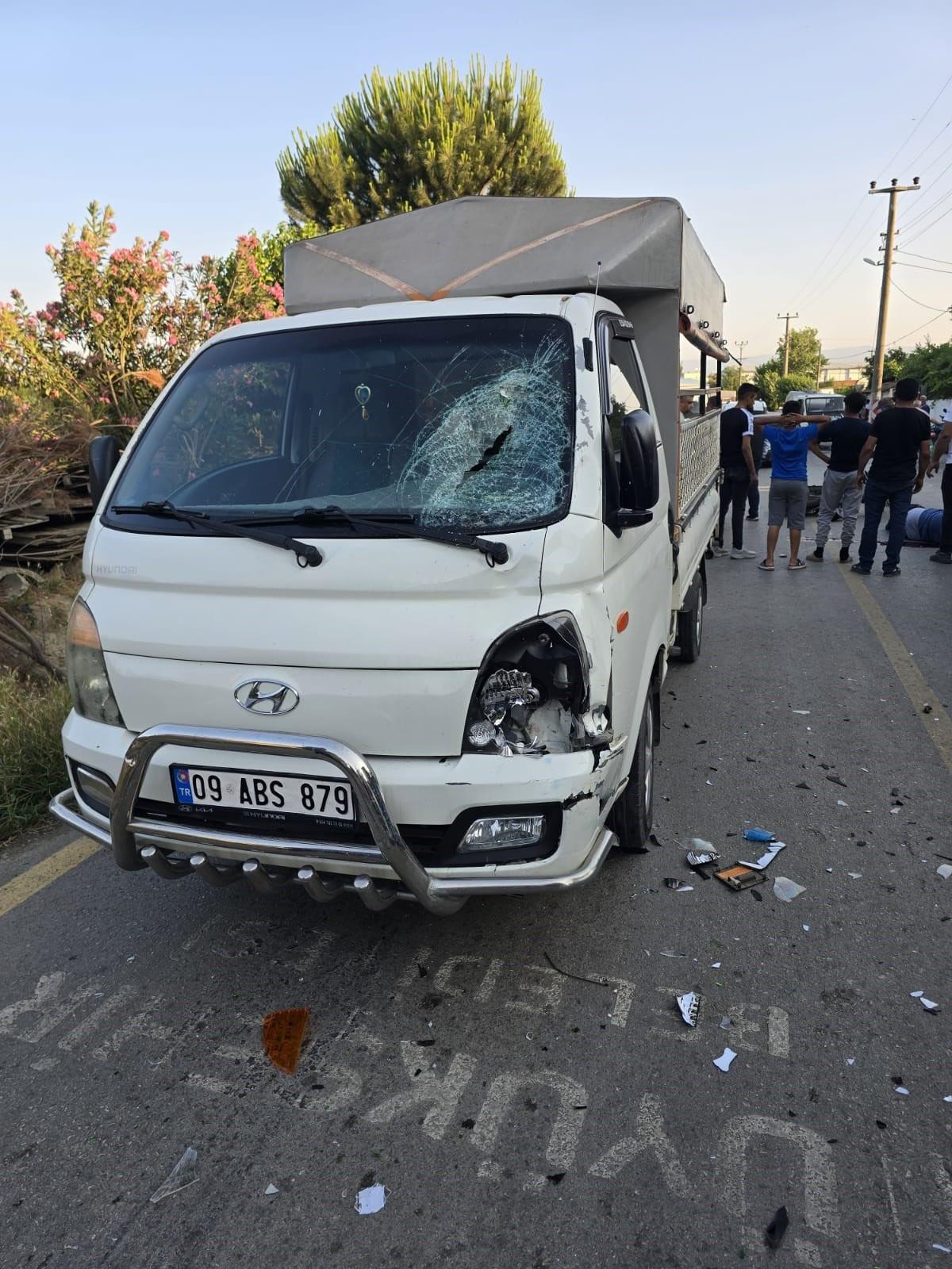Kamyonet ile motosiklet çarpıştı.
