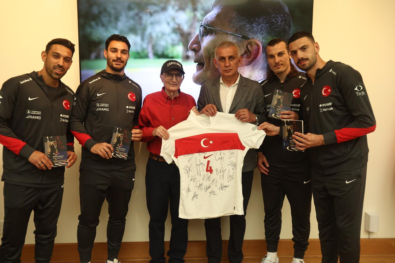 Milli Takım heyetinden Aziz Sancar'a ziyaret