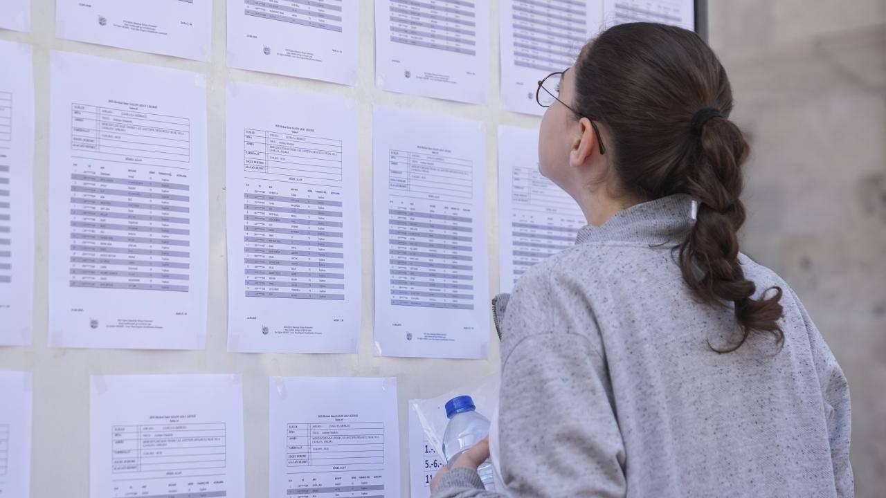 Milli Eğitim Bakanlığı (MEB) tarafından 8'inci sınıf öğrencilerine yönelik düzenlenen Liselere Geçiş Sistemi (LGS) kapsamındaki merkezi sınav sona erdi.