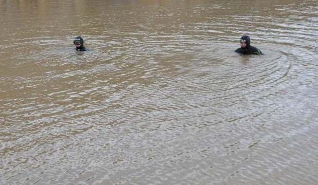 Kanala giren 1'i çocuk 2 kişi kayboldu