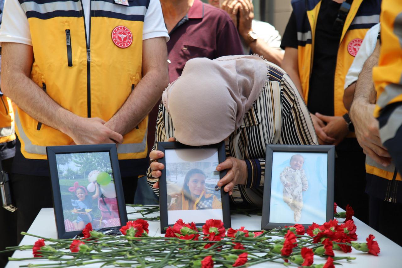 Kazada hayatını kaybedenler gözyaşları içinde toprağa verildi. 