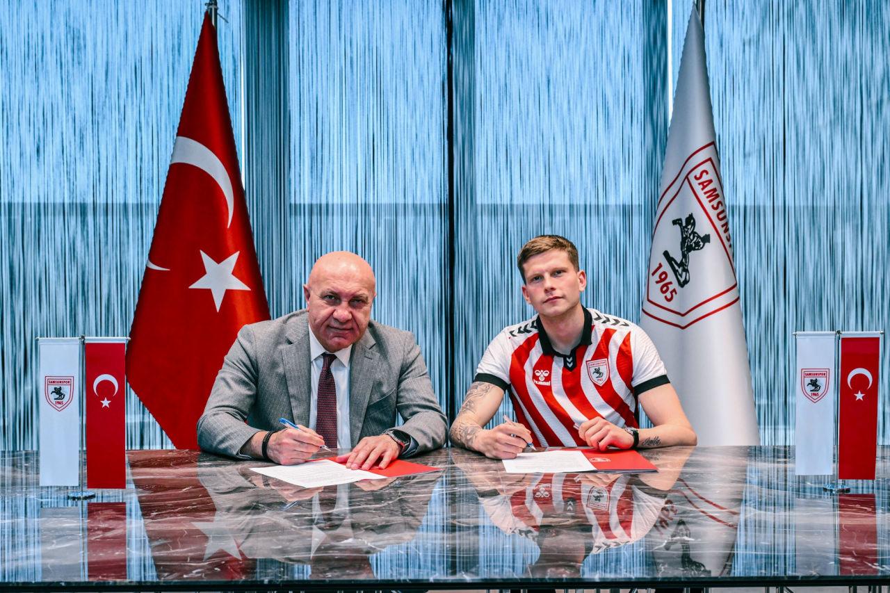 Samsunspor Kulüp Başkanı Yüksel Yıldırım ve İzlandalı sol bek Logi Tomasson