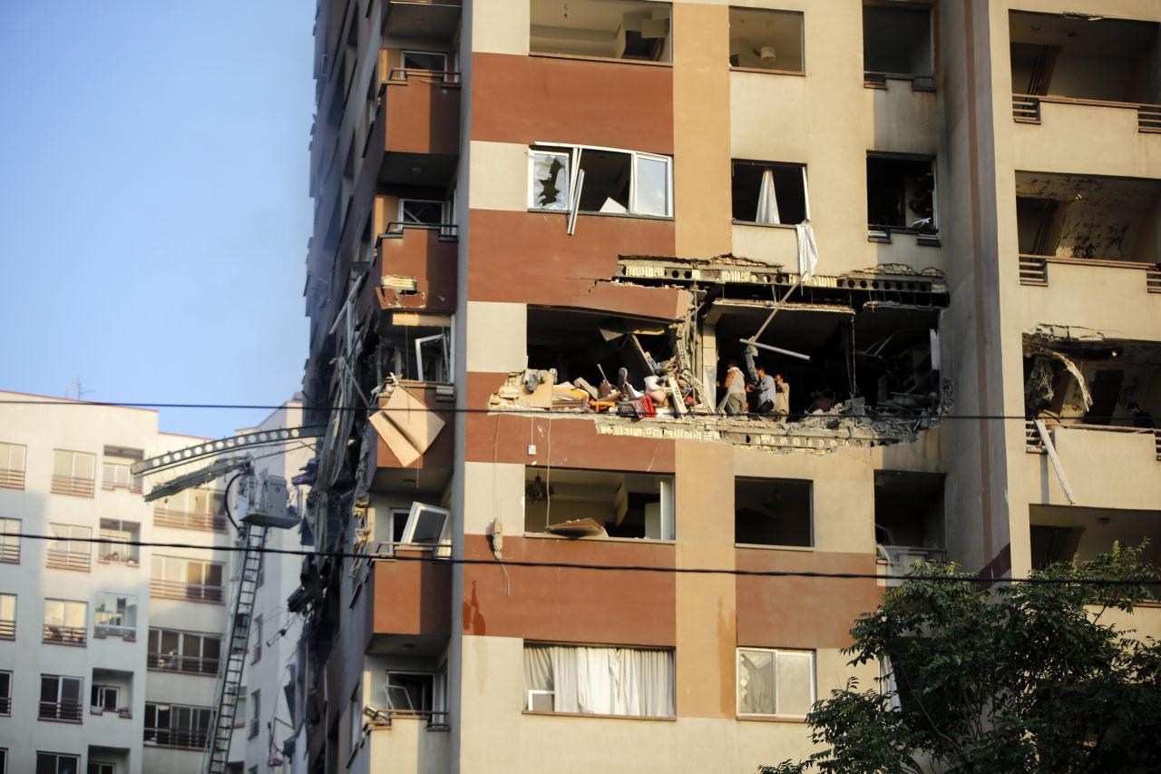 Başkent Tahran'daki bir binaya düzenlenen saldırı sonucu binada hasar oluştu.