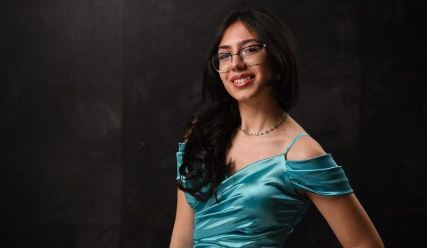 15 yaşındaki Türk piyanist Arya Su Gülenç Almanya'da birinci oldu